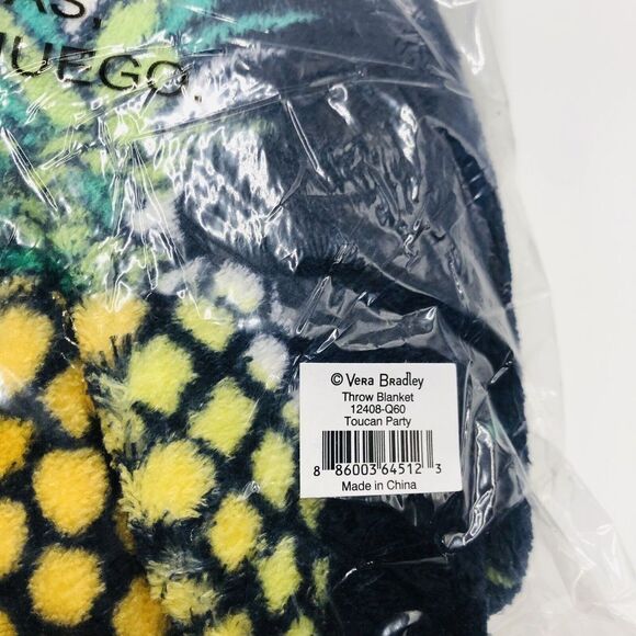 Brand New Vera Bradley Fleece Throw Blanket Toucan Party Pineapples Warm Blanket - Picture 3 of 4